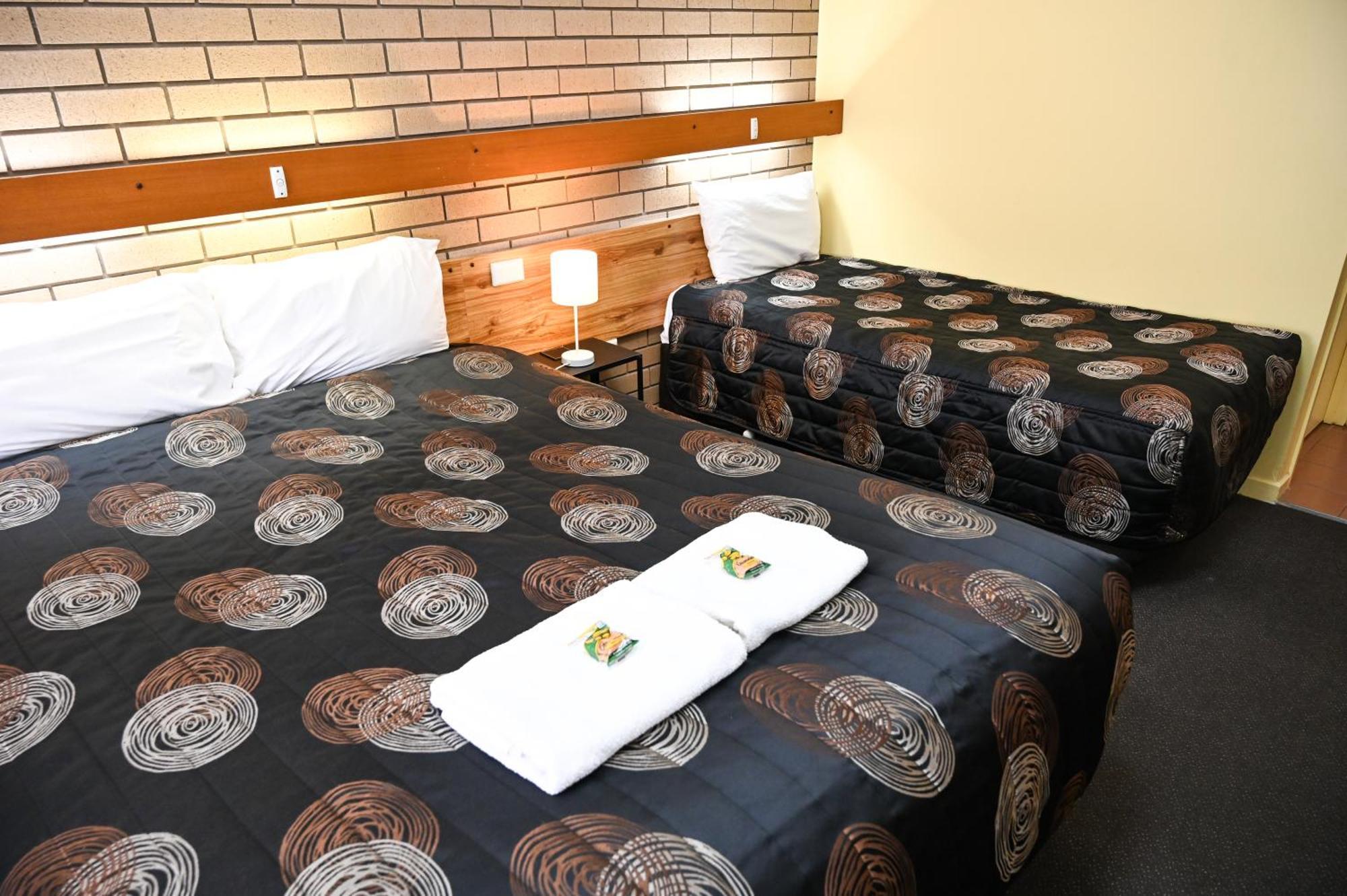 Holbrook Town Centre Motor Inn Eksteriør bilde