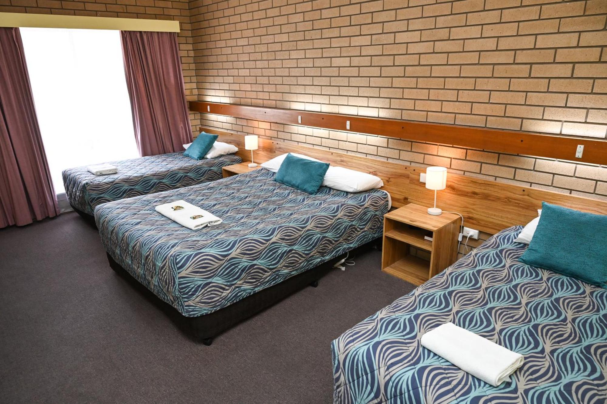 Holbrook Town Centre Motor Inn Eksteriør bilde
