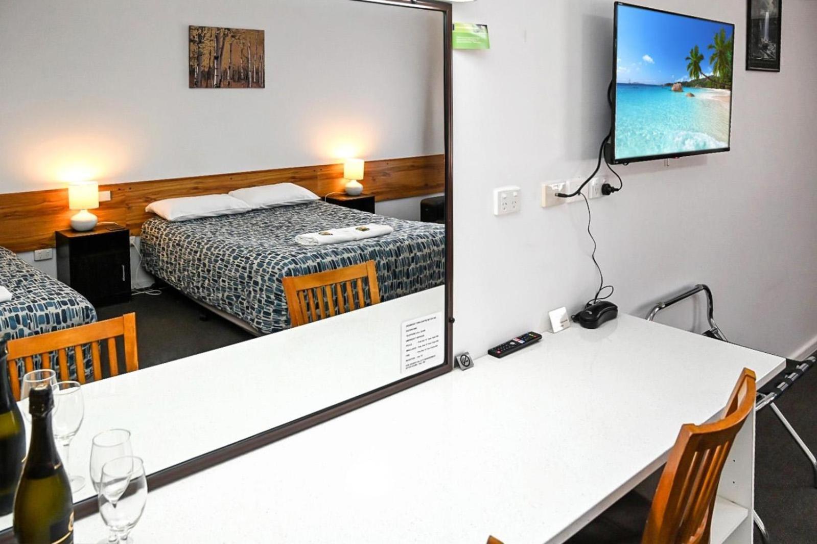 Holbrook Town Centre Motor Inn Eksteriør bilde