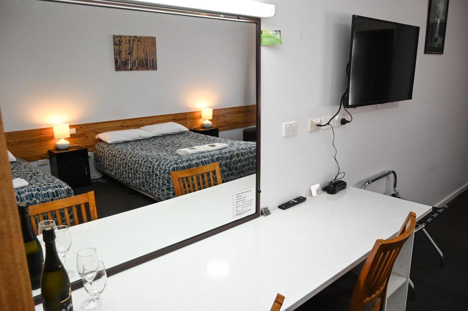 Holbrook Town Centre Motor Inn Eksteriør bilde